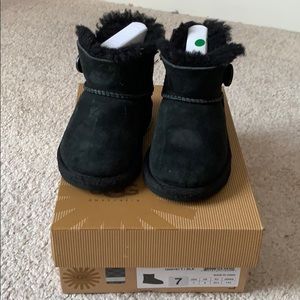 Ugg Toddler Mini Bailey Button.